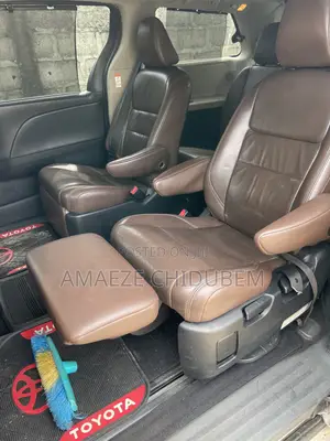 Toyota Sienna 2015 Gold