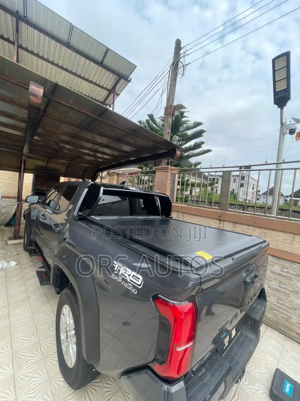 Automatic Rolling Cover With TRD Spoiler