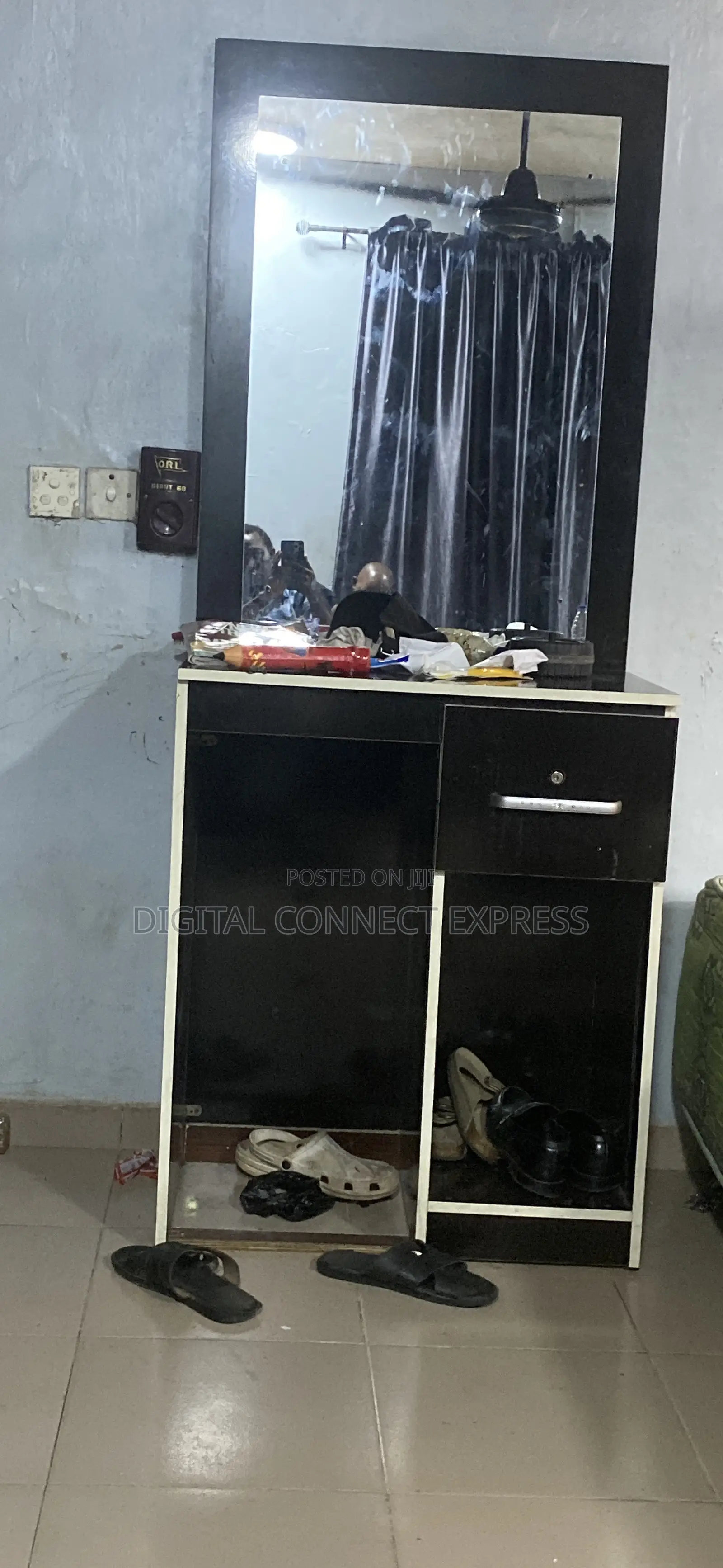 Dressing Table With Mirror