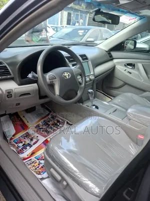 Toyota Camry LE 4dr Sedan (2.5L 4cyl 6A) 2011 Gray