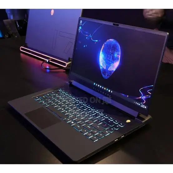 Laptop Alienware 17 R5 8GB AMD Ryzen 7 SSD 1T