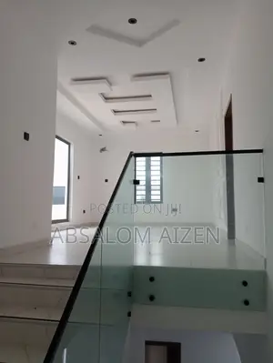 Fully Detached 6 Bedroom House With Bq