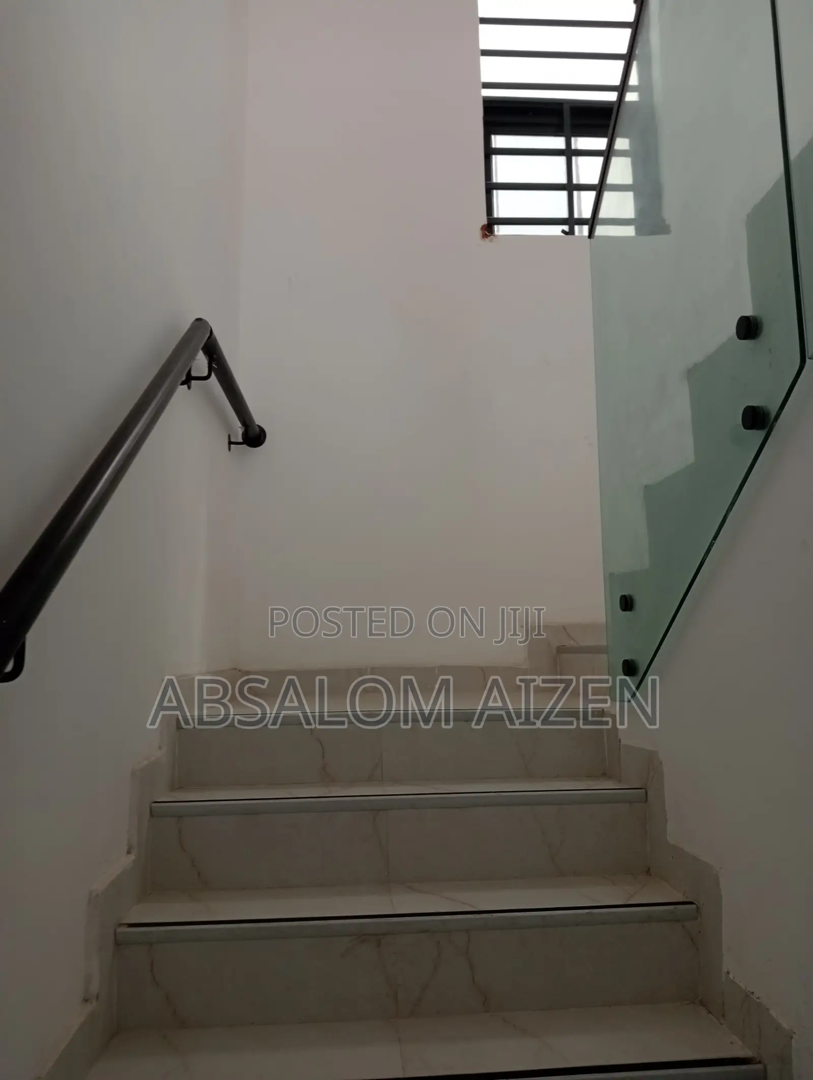 Fully Detached 6 Bedroom House With Bq