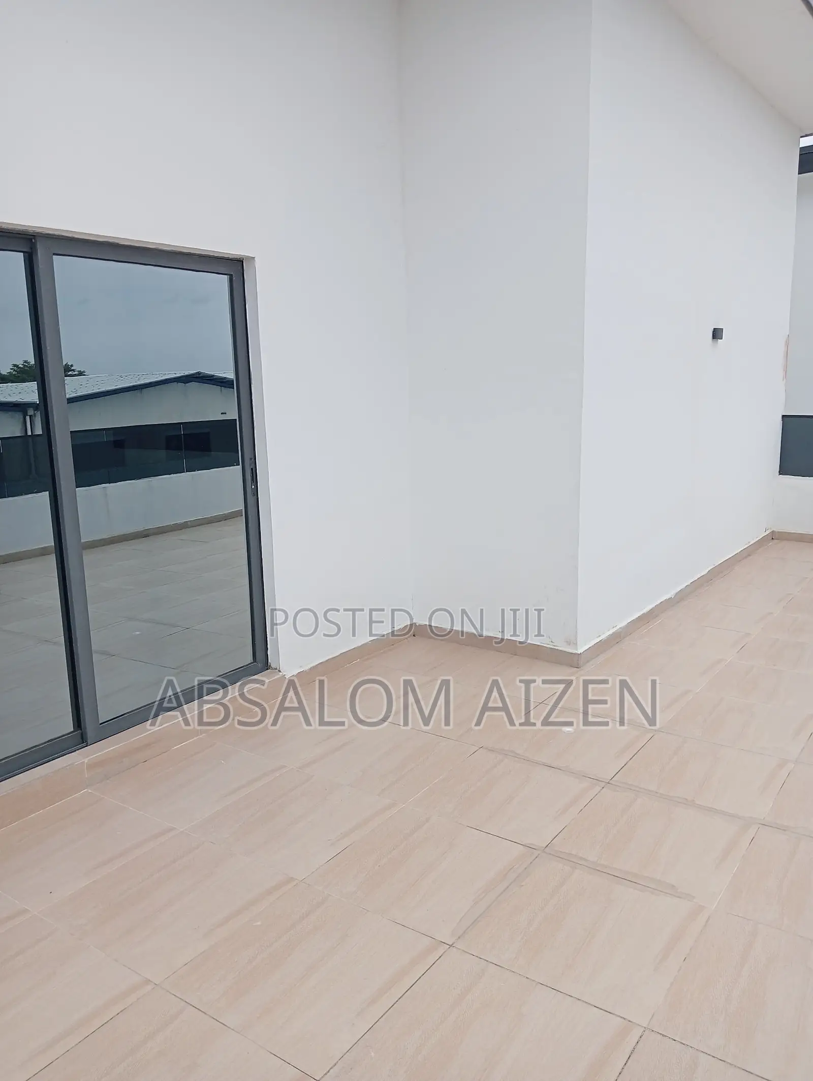 Fully Detached 6 Bedroom House With Bq