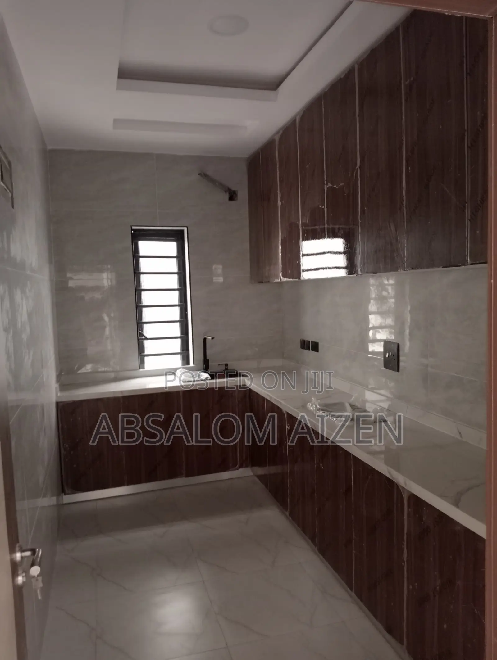 Fully Detached 6 Bedroom House With Bq
