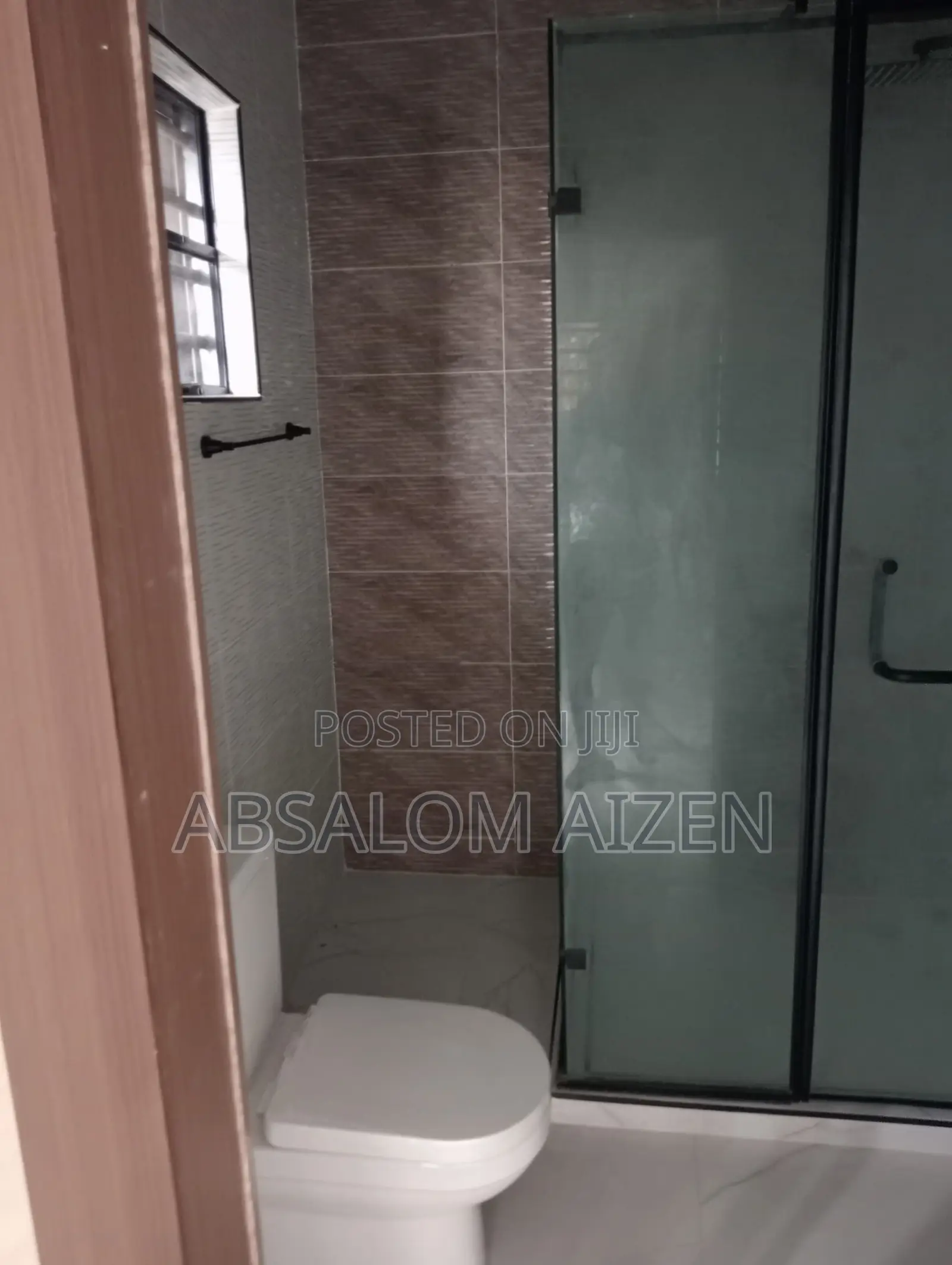 Fully Detached 6 Bedroom House With Bq