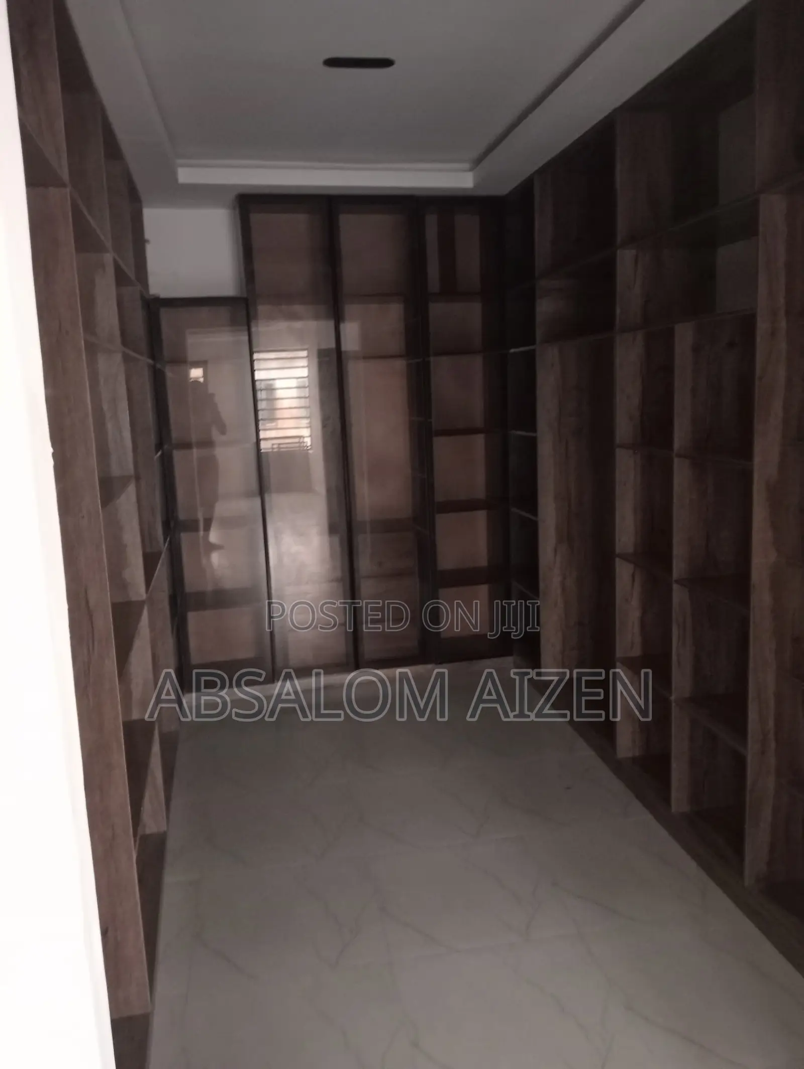 Fully Detached 6 Bedroom House With Bq
