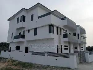 Fully Detached 6 Bedroom House With Bq