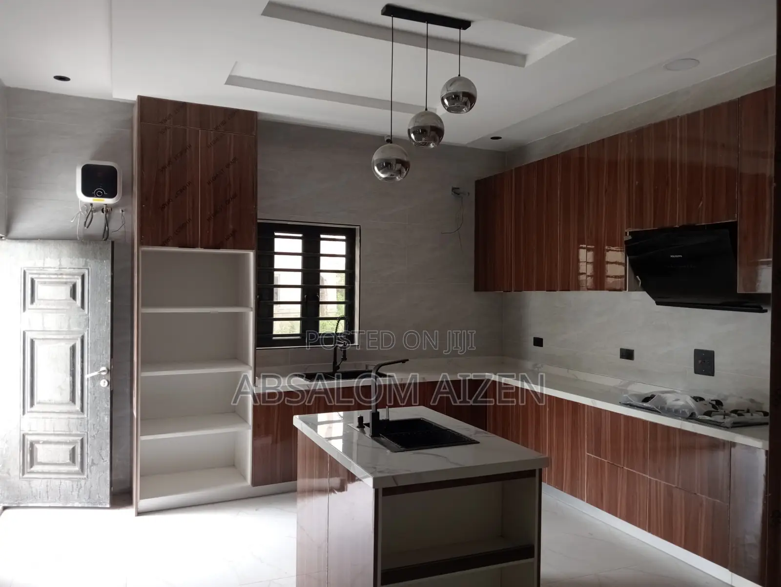 Fully Detached 6 Bedroom House With Bq
