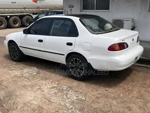 Toyota Corolla 2000 White