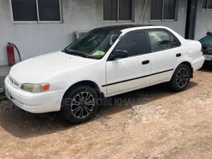 Toyota Corolla 2000 White
