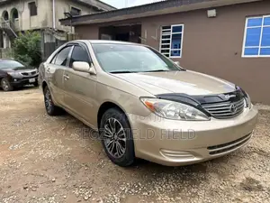 Toyota Camry LE 4dr Sedan (2.4L 4cyl 4A) 2004 Gold
