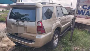 Toyota 4-Runner SR5 2008 Gold