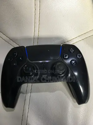 PS5 Black Pad