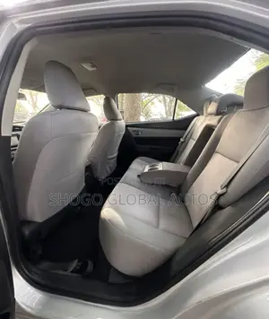 Toyota Corolla LE 4dr Sedan (1.8L 4cyl CVT) 2015 Silver