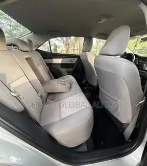 Toyota Corolla LE 4dr Sedan (1.8L 4cyl CVT) 2015 Silver