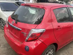 Toyota Yaris LE Hatchback 5dr 2014 Red