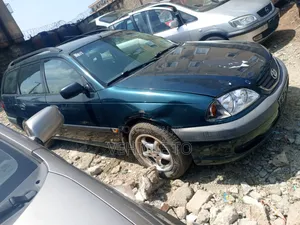 Toyota Avensis Wagon 2003 Green