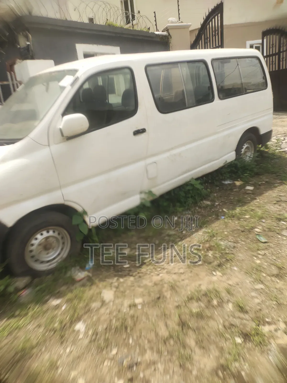 Toyota HiAce 2009 White
