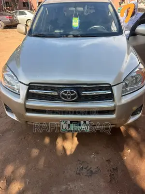 Toyota RAV4 2.5 2010 Gold