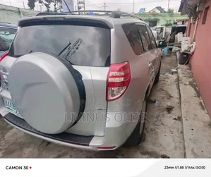 Toyota RAV4 2010 Silver