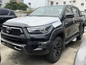 New Toyota Hilux 2025 Black