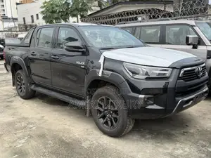 New Toyota Hilux 2025 Black