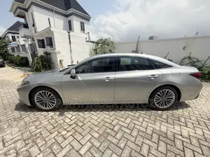 Toyota Avalon Limited FWD Sedan (3.5L V6 8A) 2019 Gray