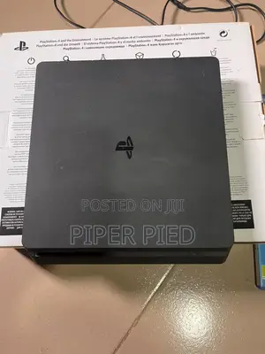 PS4 Slim 500gb, 2 Pads, 7 Games