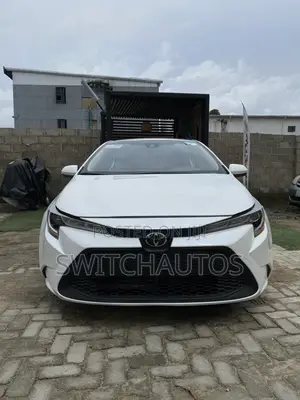Toyota Corolla XLE 2020 White