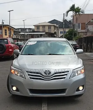 Toyota Camry XLE V6 4dr Sedan (3.5L 6cyl 6AM) 2010 Silver