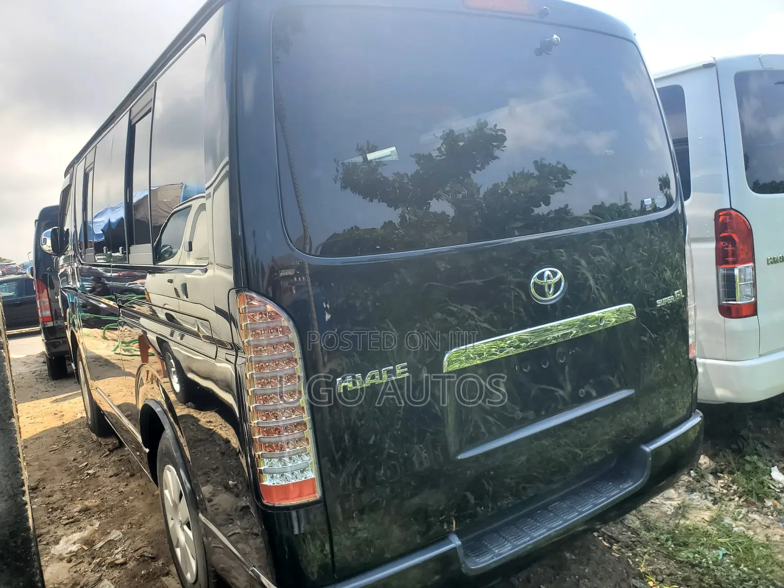 Toyota HiAce 2010 Black