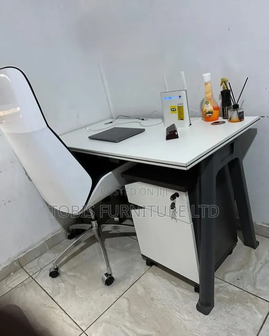 Modern Office Table With Mobile Drawer Cabinet