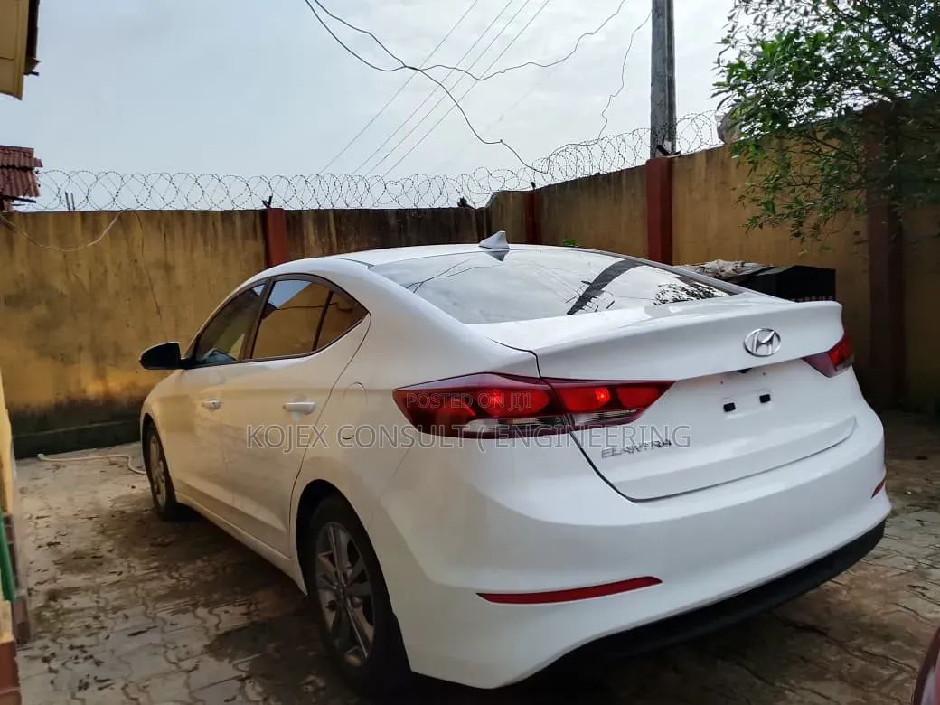 Hyundai Elantra 2018 White