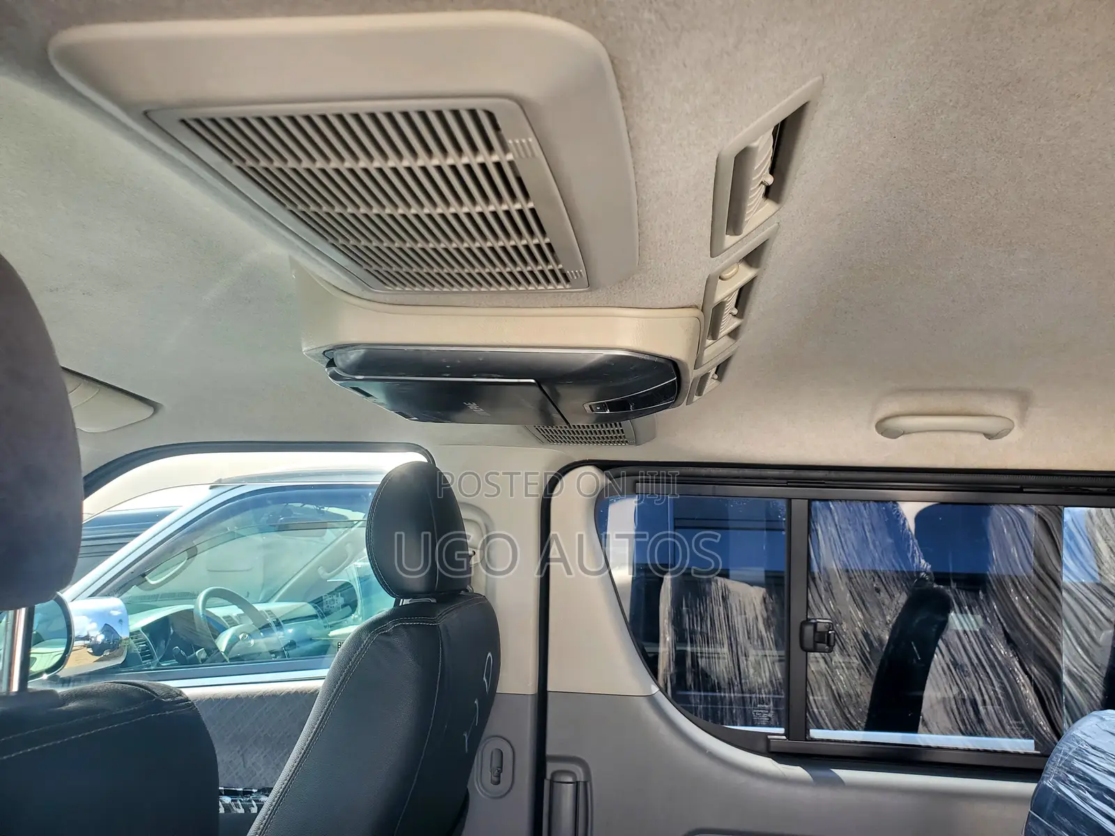 Toyota HiAce 2010 Black