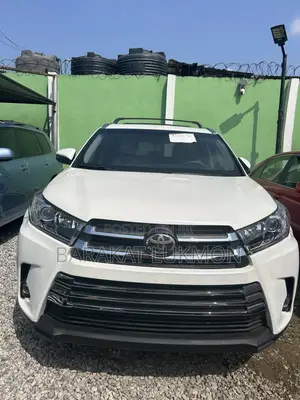 Toyota Highlander XLE 4dr SUV AWD (3.5L 6cyl 6A) 2015 White