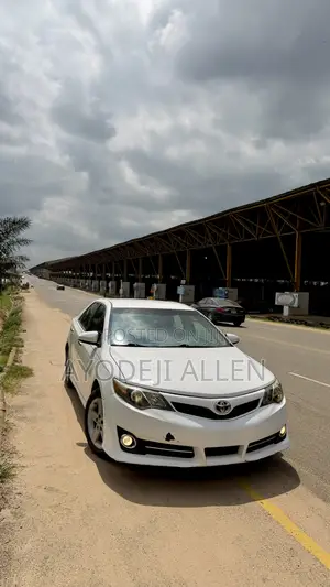 Toyota Camry SE 4dr Sedan (2.5L 4cyl 6A) 2012 White