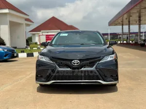 Toyota Camry SE FWD (2.5L 4cyl 8AM) 2018 Black
