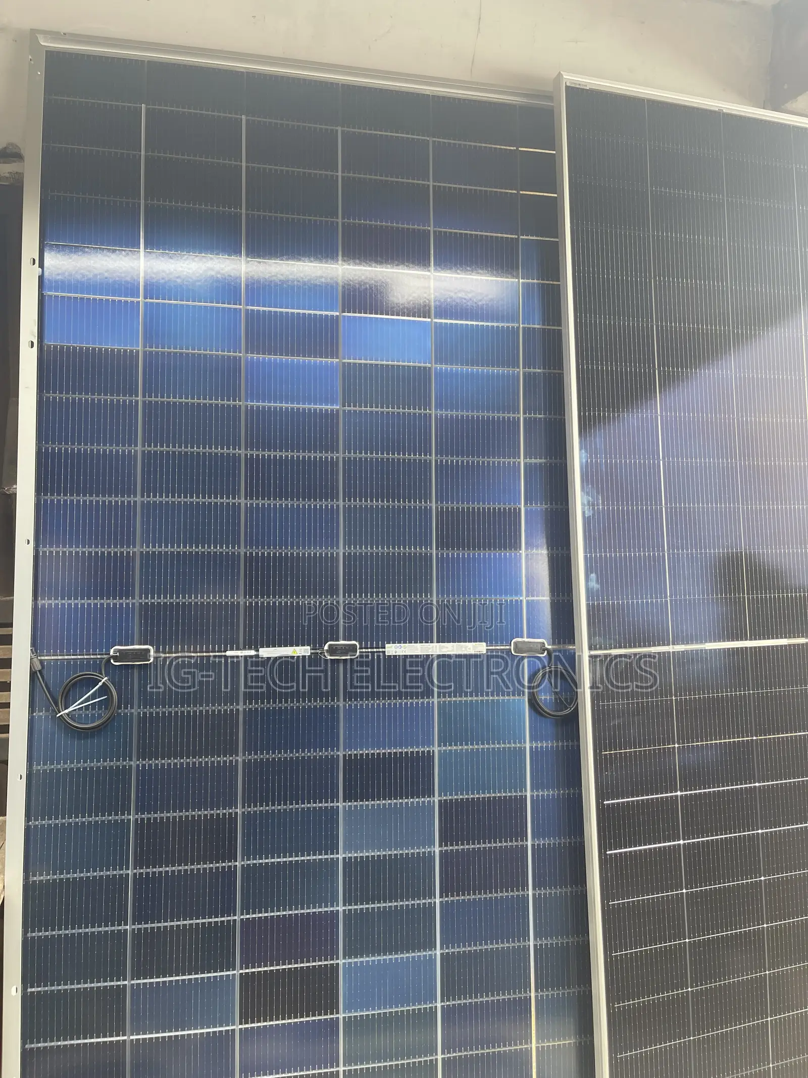 JINKO 590w Bifacial Solar Panel