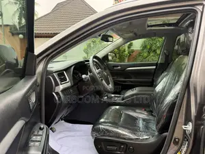 Toyota Highlander XLE V6 4x2 (3.5L 6cyl 6A) 2016 Gray