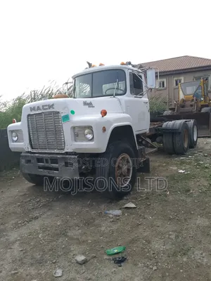 Mack Trailer Head 1988 White
