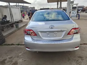 Toyota Corolla LE 4dr Sedan (1.8L 4cyl 4A) 2010 Gray