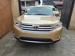 Toyota Highlander Limited 2012 Gold