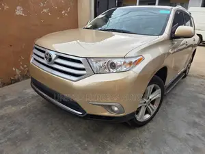 Toyota Highlander Limited 2012 Gold