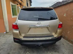 Toyota Highlander Limited 2012 Gold