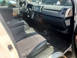 Toyota HiAce 2009 Silver