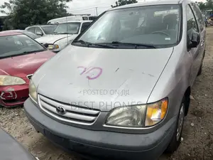 Toyota Sienna CE 2002 Silver