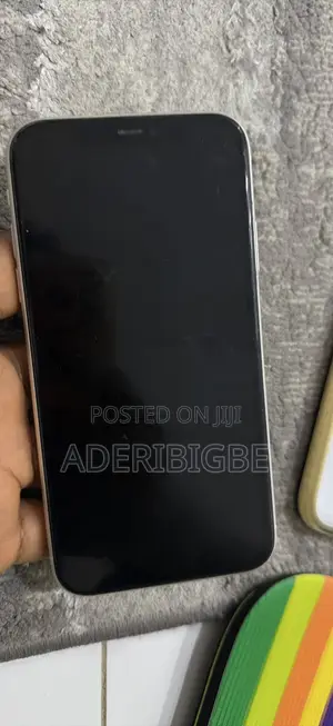 Apple iPhone 11 64 GB White