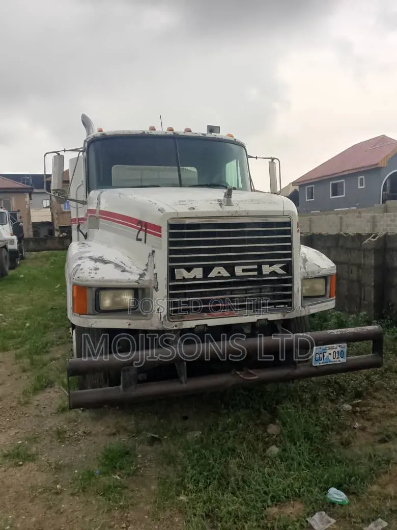 Trailer Head