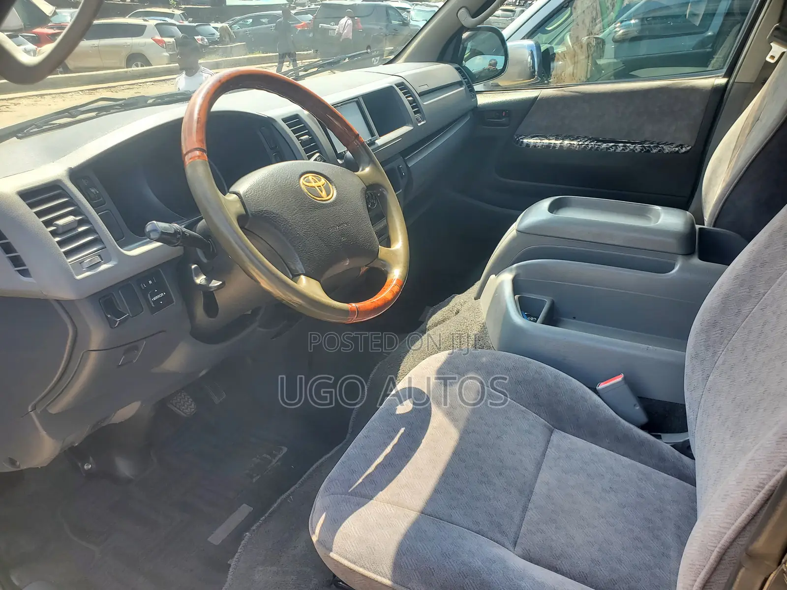 Toyota HiAce 2012 Black